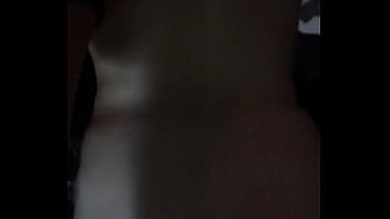 Cogiendome a la misma gringa nalgona por atras en la cochera