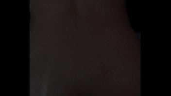 Cogiendome a la misma gringa nalgona por atras en la cochera