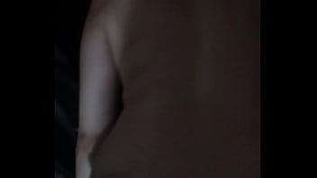 Cogiendome a la misma gringa nalgona por atras en la cochera