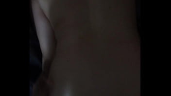 Cogiendome a la misma gringa nalgona por atras en la cochera