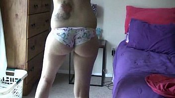 Horny tattooed babe shakes her sexy booty on cam