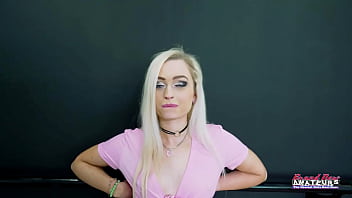 Blonde beauty kelsey starlette stuffs her twat with a dildo and a big cock