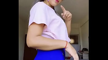 Jovencita muestra culo