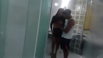 Enrabando minha amiga safada no motel