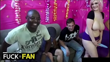 Tory lane bangs fan while megan piper licks her dripping clit