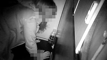 Glory hole um pau grosso me comeu gostoso na balada liberal