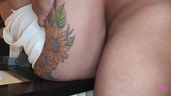 Milf gets fucked on cosmopolitan