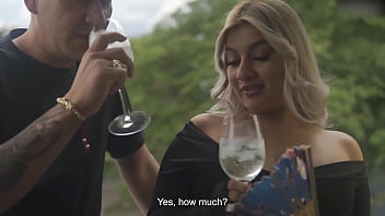 Colombiana de enormes tetas se folla la gruesa polla de un desconocido follada romantica con la hermosa naty delgado