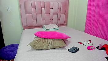 Teen slut with big tits double penetrates herself and squirt