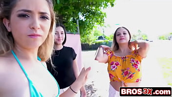 Five gorgeous hotties go wild in outdoor squirting orgy