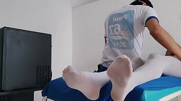 A cabaret dancer visits the doctor and the doctor ends up touching her in a perverted way