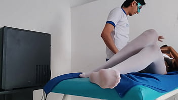 A cabaret dancer visits the doctor and the doctor ends up touching her in a perverted way