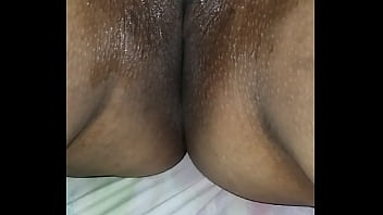 Madrasa usando vibrador frente a su vecino