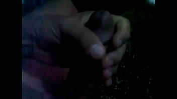 Masturbandome viendo a la vecina