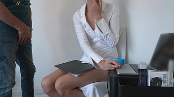 Sperm bank nurse gets cumshot in her face from a generous client