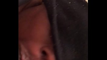 No mess eat with her mouth close