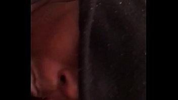 No mess eat with her mouth close