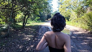 Minha enteada ficou me provocando no meio do mato e acabei fodendo o cuzinho da gostosa vagninho e dutrasuraaa