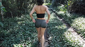 Minha enteada ficou me provocando no meio do mato e acabei fodendo o cuzinho da gostosa vagninho e dutrasuraaa