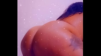 Chubby queen twerking soo sexy