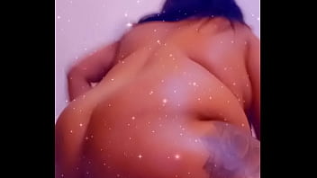 Chubby queen twerking soo sexy