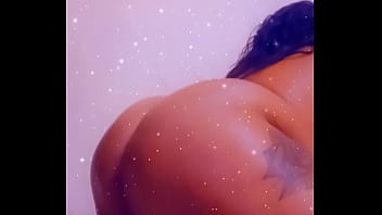 Chubby queen twerking soo sexy