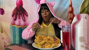 Stuffing While Watching Porn thumbnail