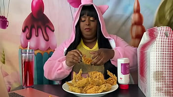 Stuffing While Watching Porn thumbnail