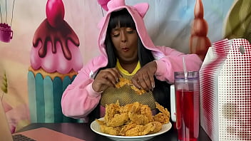 Stuffing While Watching Porn thumbnail