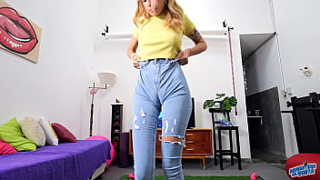 Incredible round ass on skinny legs huge thigh gap puffy cameltoe best jeans