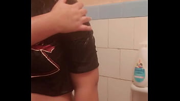 Fetish estranho por braço molhado parte 1