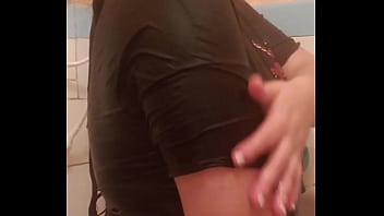 Fetish estranho por braço molhado parte 1