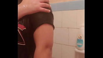 Fetish estranho por braço molhado parte 1