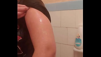 Fetish estranho por braço molhado parte 1