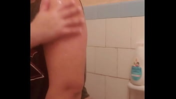 Fetish estranho por braço molhado parte 1