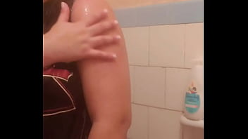 Fetish estranho por braço molhado parte 1