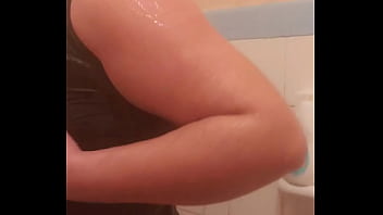 Fetish estranho por braço molhado parte 1