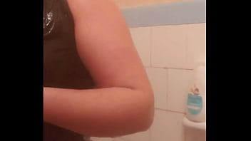 Fetish estranho por braço molhado parte 1