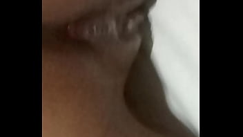 Bucetinha colocando a porra pra fora