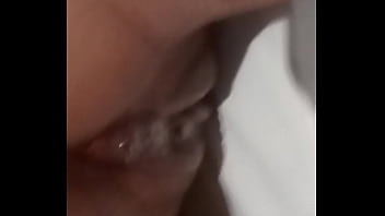 Bucetinha colocando a porra pra fora