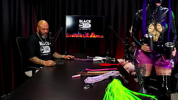 Safada fica de 4 pra demonstrar após falar que gosta de ver a dor do outro como domme e que já gozou na prática rainbow witch & madame agatha watch sheer red