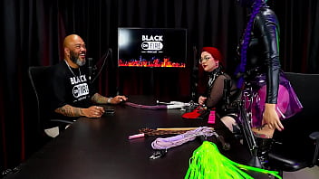 Safada fica de 4 pra demonstrar após falar que gosta de ver a dor do outro como domme e que já gozou na prática rainbow witch & madame agatha watch sheer red