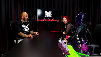 Safada fica de 4 pra demonstrar após falar que gosta de ver a dor do outro como domme e que já gozou na prática rainbow witch & madame agatha watch sheer red