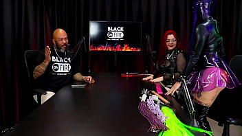 Safada fica de 4 pra demonstrar após falar que gosta de ver a dor do outro como domme e que já gozou na prática rainbow witch & madame agatha watch sheer red