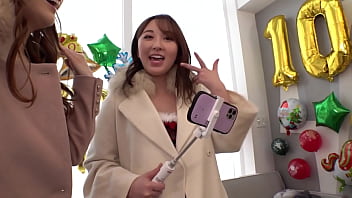 パート1【祝100人突破記念！！w極上巨乳美女とクリパで大乱交】エロ動画を配信している2人組参戦！！出た精子はごっくんしないと気が済まないザーメン好きの変態性癖！ハイテンションの極エロパーティー！！たっぷり6発射でホワイトクリスマス！！ thumbnail