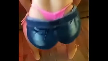 Linda rebolando