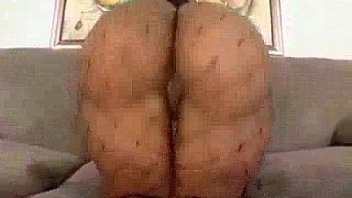 Bbw shakes her butt cheeks