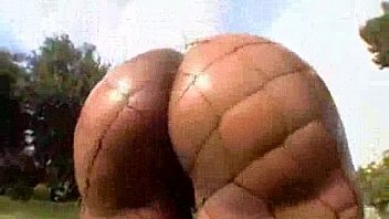 Bbw shakes her butt cheeks