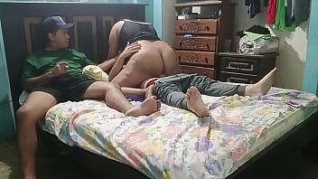 Hablo con mi esposo porque quiero que el vecino me folle mientra el me ve como me folla otro hombre