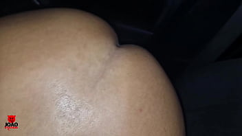 Novinha gozou no pau e levou gozada na xota